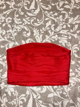 Top palabra de honor rojo texturizado SHEIN