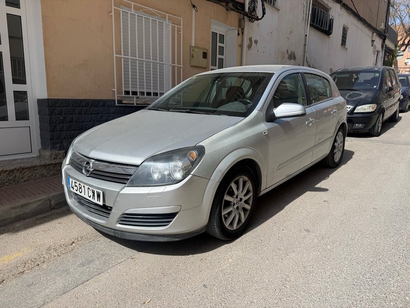 Opel Astra 2004 - foto 1