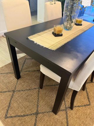 Mesa comedor y 4 sillas IKEA