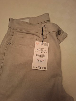 Pantalón vaquero beige