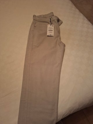 Pantalón vaquero beige