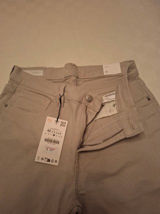 Pantalón vaquero beige