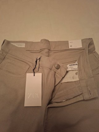 Pantalón vaquero beige