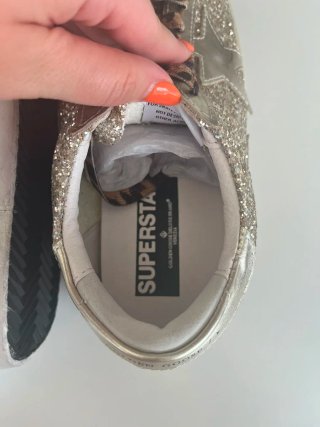 Deportivas doradas