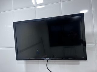TV Philips Negra con Soporte