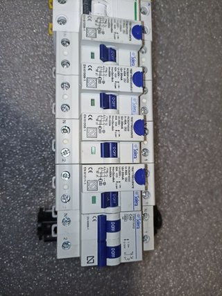 Lote interruptores automáticos y magnetotérmicosLo