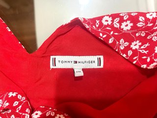 Blusa Tommy Hilfiger floral roja
