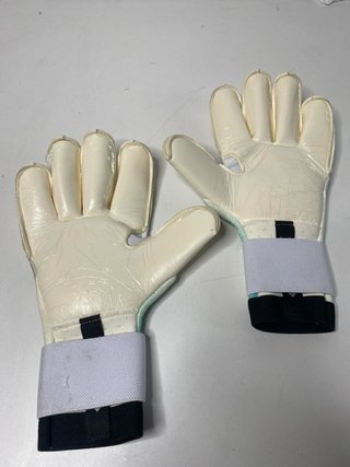 : Guantes Portero Rinat NKAM Pro