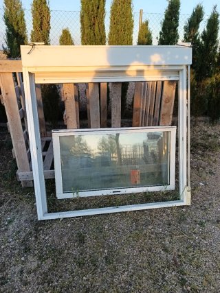 Ventana con persiana enrollable  145 de alta x 140