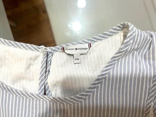 Blusa Tommy Hilfiger Rayas Azules y Blancas