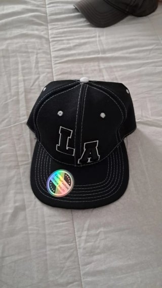 Cappello LA nero con dettagli multicolore
