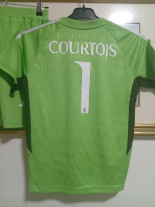Conjunto Real Madrid verde talla 24