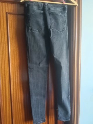 Pantalones vaqueros negros elásticos Mango Talla L