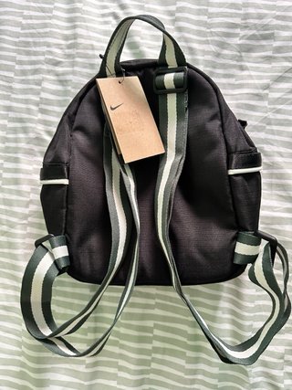 Mochila Nike Futura Negra y Verde