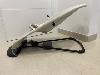 Hamaca Babybjörn Balance + dos fundas
