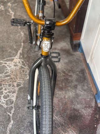Bicicleta BMX color marrón