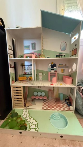 Casita de muñecas de madera