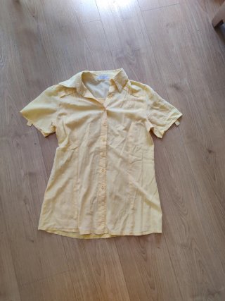 Blusa amarilla pastel manga corta talla L