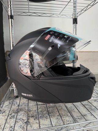 Variedad cascos de moto integrales diseños neón