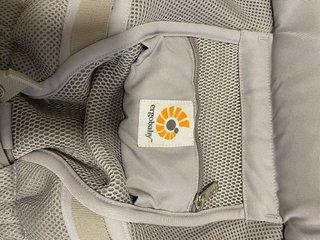 Mochila Ergobaby Adapt Softflex Gris