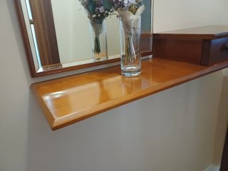 Mueble entrada madera con espejo arco