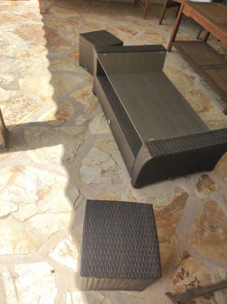 Conjunto Mesa Ratán y Cristal + 2 Puffs