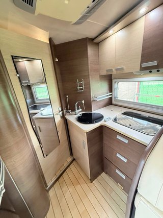 Autocaravana Automática con Isla