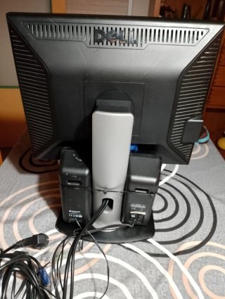 Monitor Dell 19 con altavoces de clavija estándar