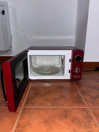 Microondas ARTROM Rojo