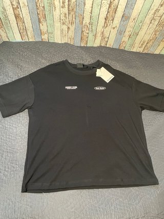 Camiseta negra nueva