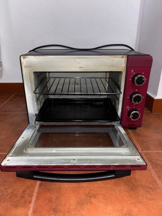 Horno eléctrico rojo