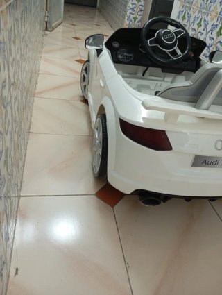 Coche infantil a batería Audi TT RS