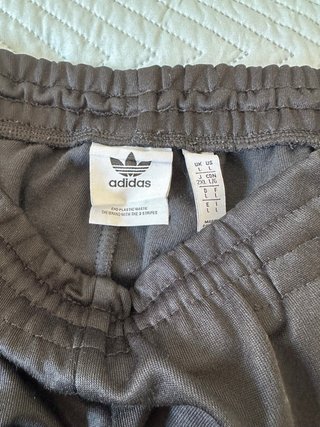 Pantalón Adidas Negro con Rayas Blancas