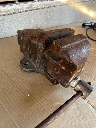 Tornillo de banco para trabajo