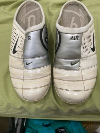 Zuecos Nike Total 90 Plata y Blanco