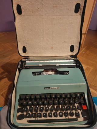 Máquina de escribir Olivetti Lettera 32