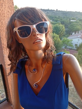 Vestido fiesta midi azul y falda floral