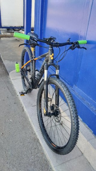 Bicicleta de Montaña Negra y Verde
