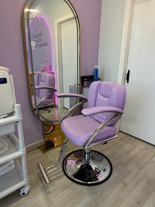 Mobiliario para peluquería: sillones, espejos