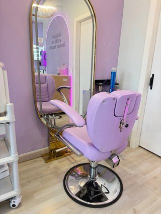 Mobiliario para peluquería: sillones, espejos