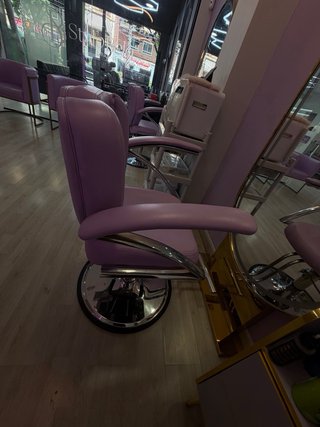 Mobiliario para peluquería: sillones, espejos