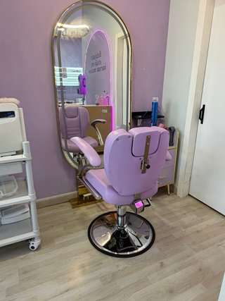 Mobiliario para peluquería: sillones, espejos