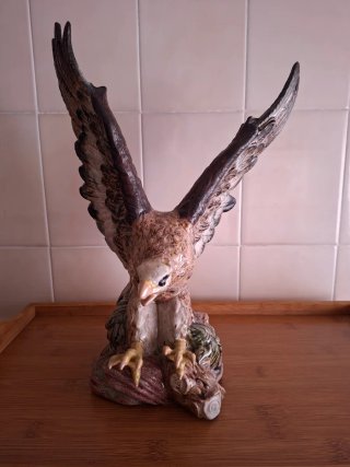 AGUILA PORCELANA ESMALTADA FIGURA VINTAGE