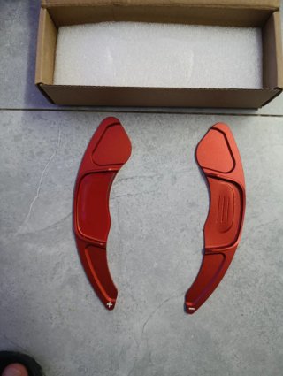 Palancas de cambio rojas para coche