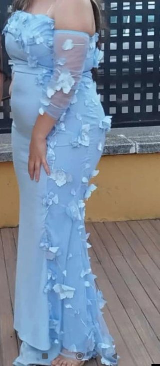 Vestido largo azul con flores