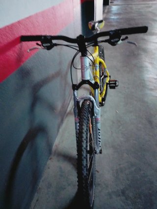 Bicicleta MTB Giant Amarilla