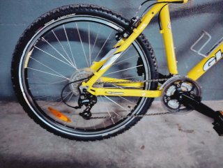 Bicicleta MTB Giant Amarilla