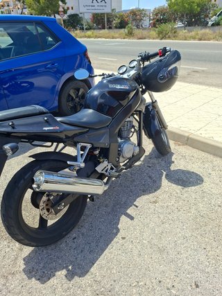 Moto Naked Negra