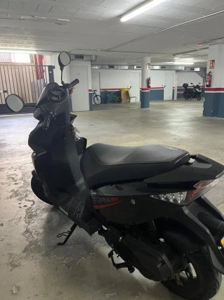 Keeway Evo 49cc Scooter 4T Negra y roja
