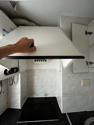 Muebles de cocina blanco-gris y negro